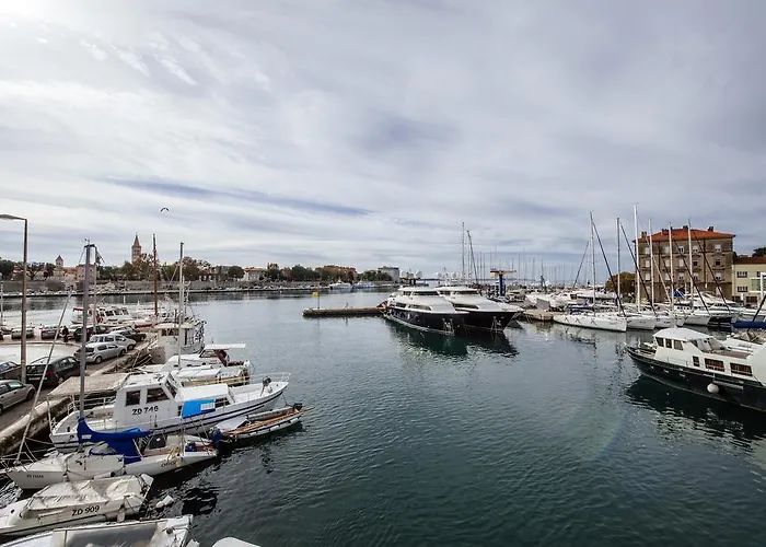 아파트 Marina Bay 자다르